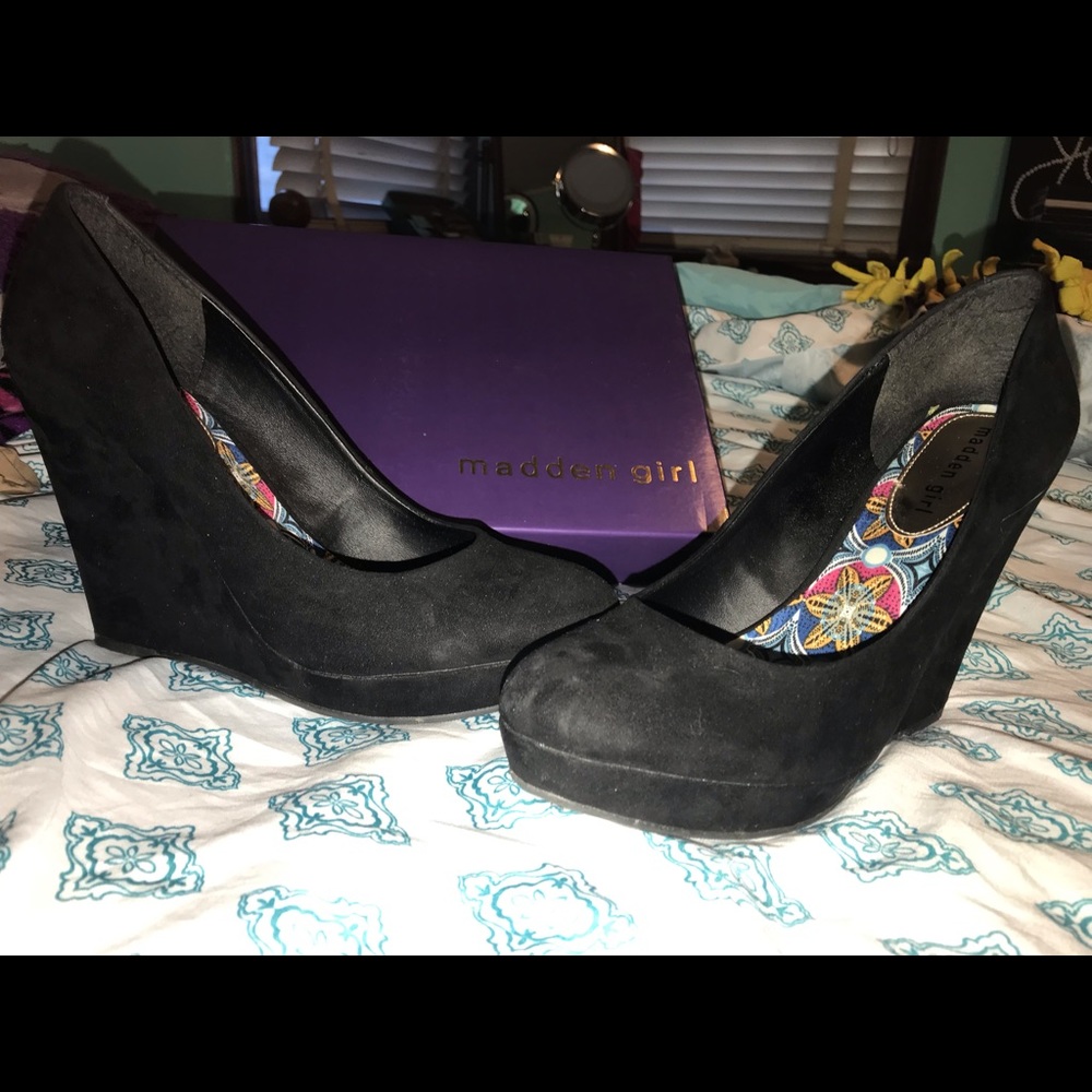 Madden Girl black wedges